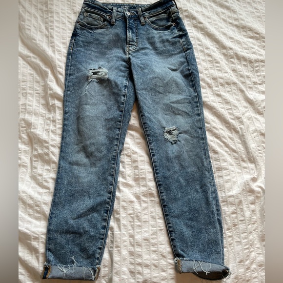 Old Navy Women’s Distressed Mom Jeans - Picture 1 of 7